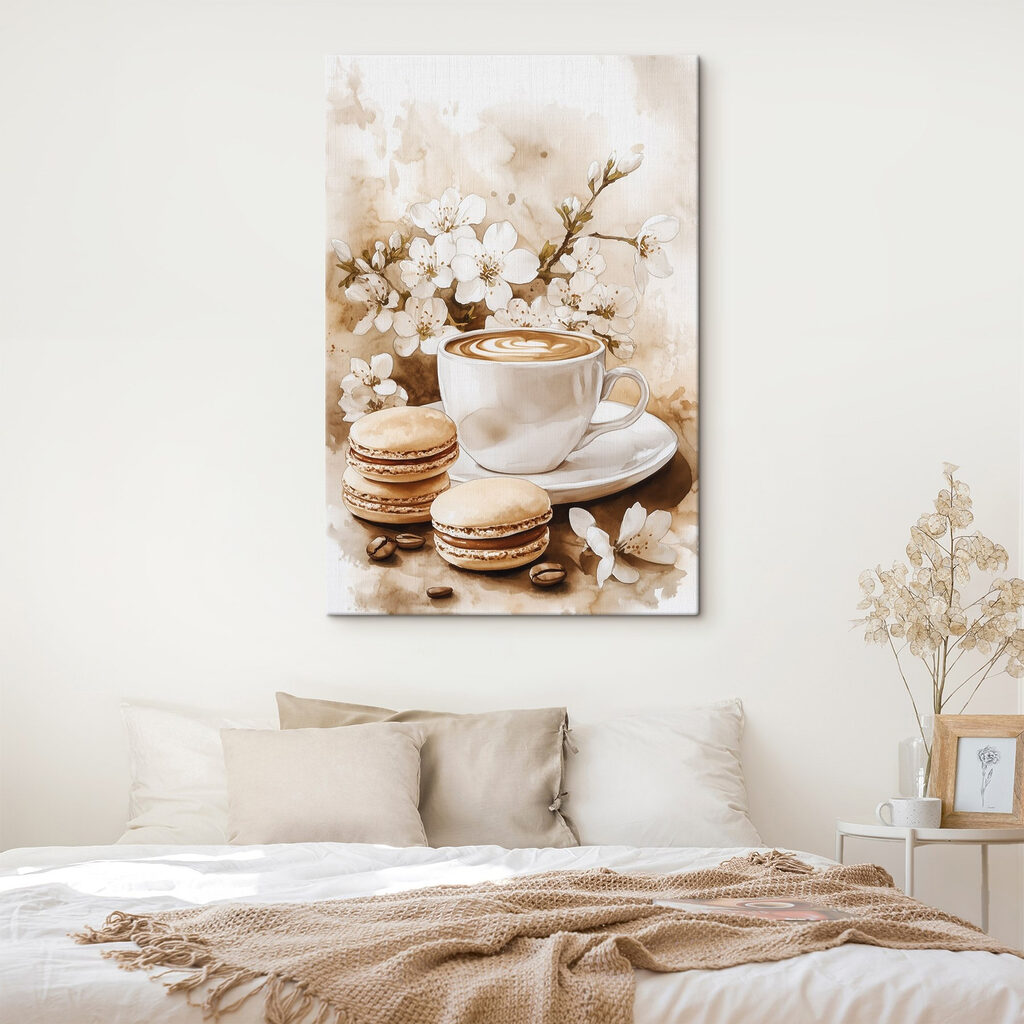 Macarons junto al café en un interior