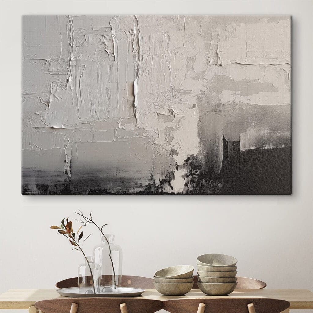 Manchas crema sobre gris en un interior