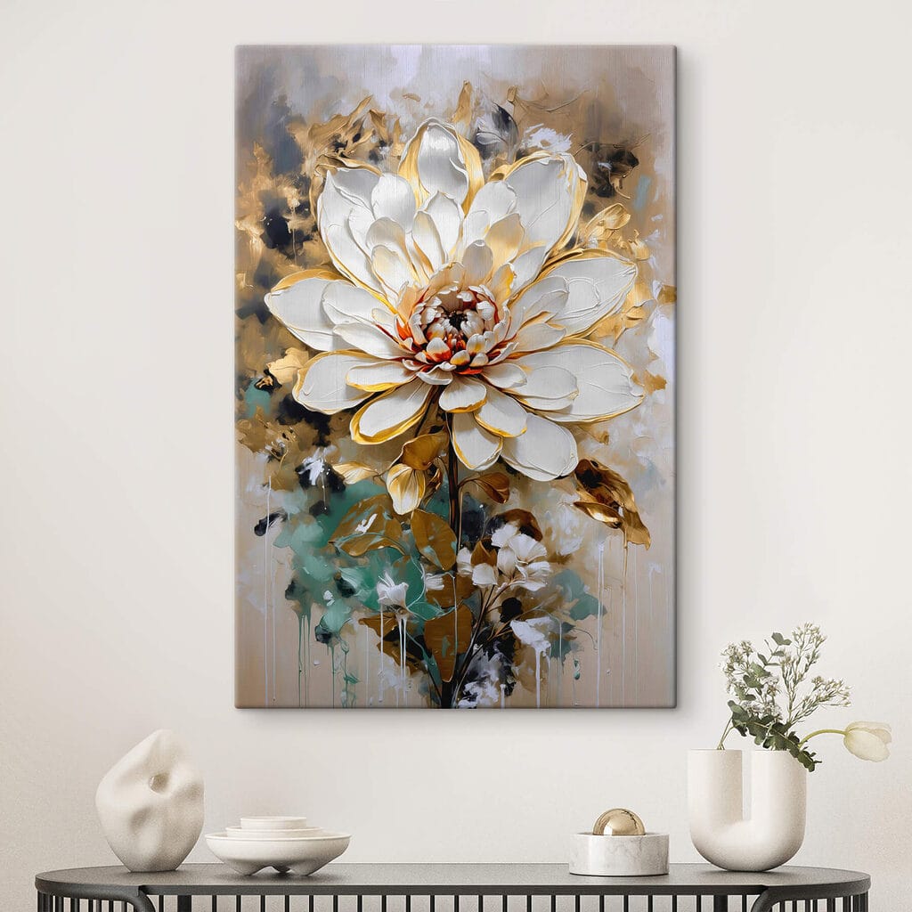 Flor blanca entre dorados — interior 1