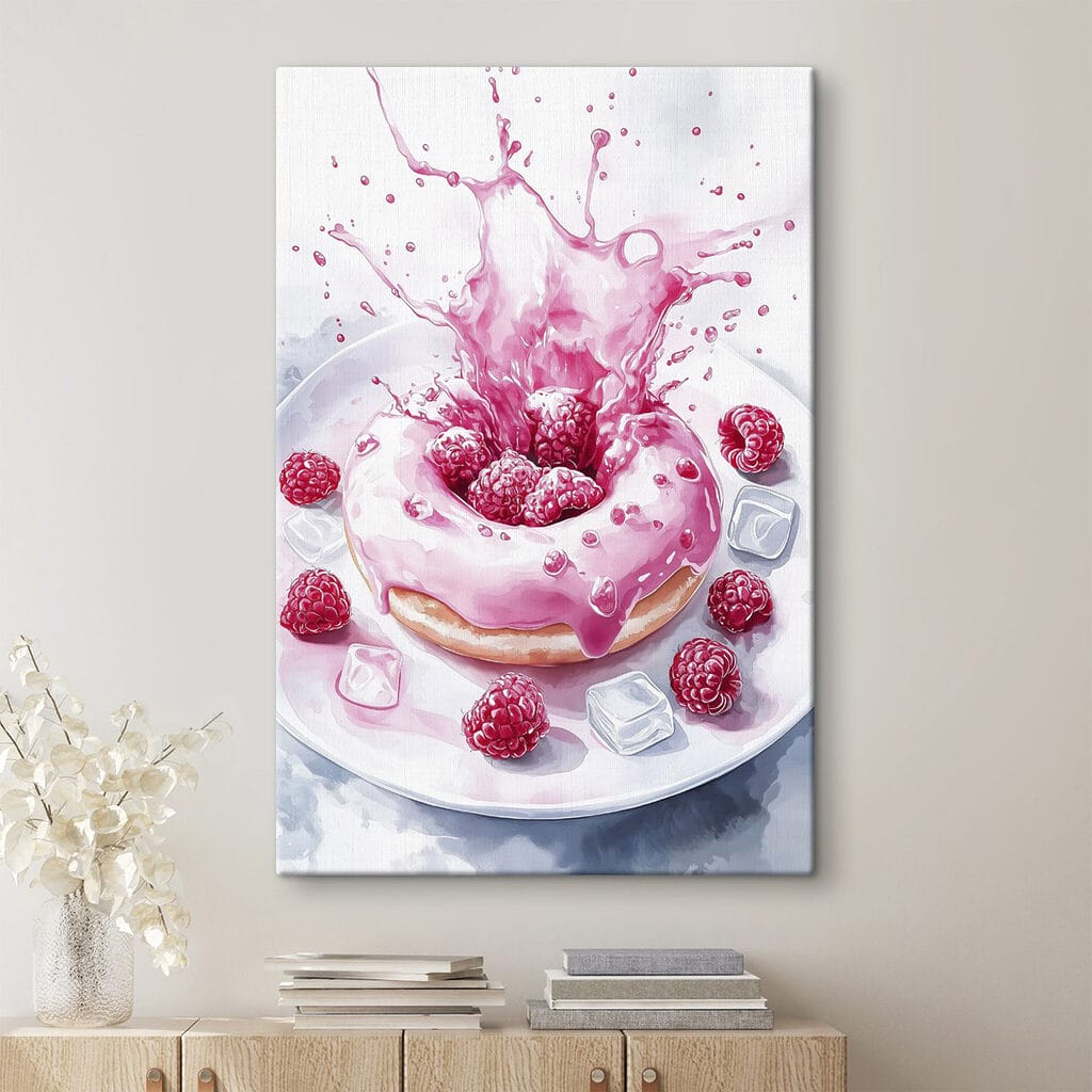 Rosquilla rosa con frambuesas en un interior