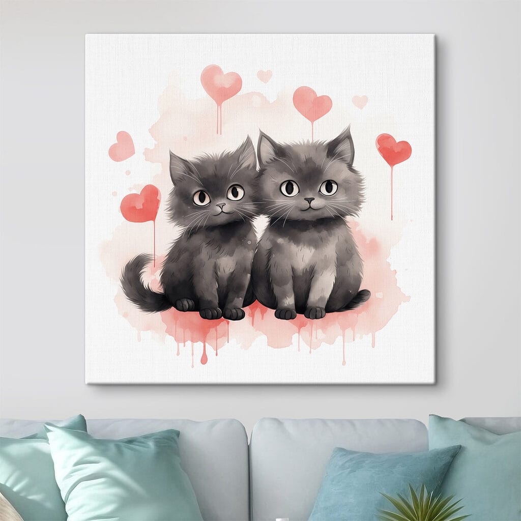 Dos gatitos enamorados en un interior