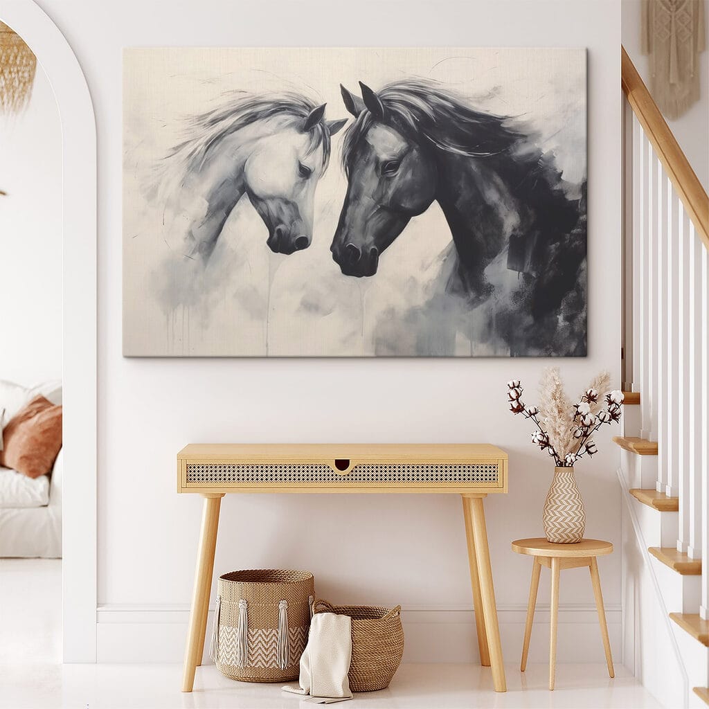 Dos caballos en niebla en un interior