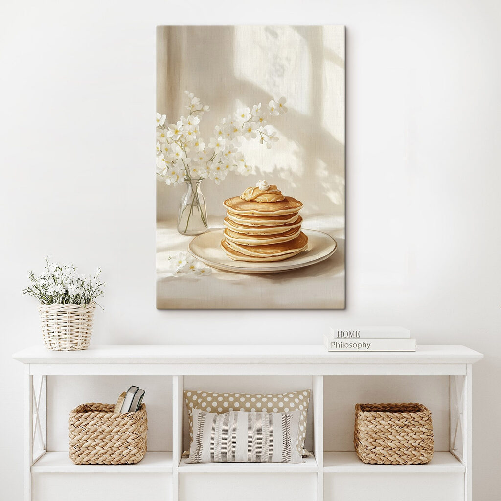 Tortitas junto a flores en un interior