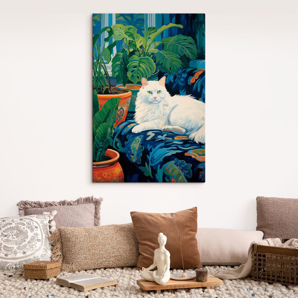 Gato blanco entre plantas — interior 2