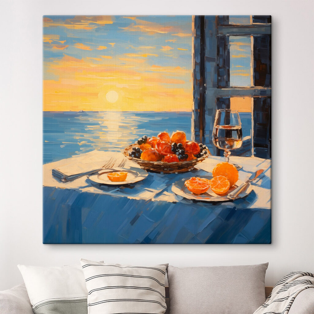 Fruta al atardecer en un interior