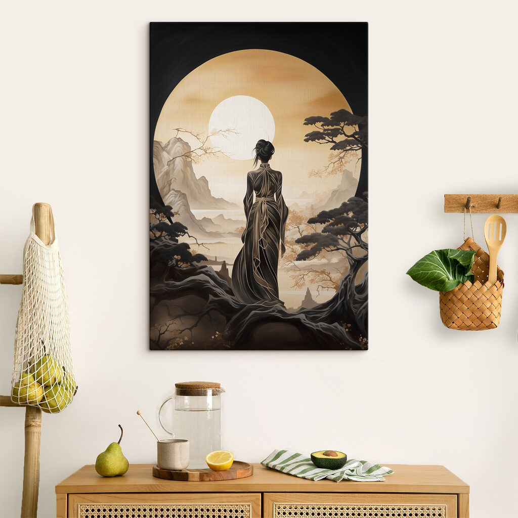 Mujer ante círculo dorado — interior 1