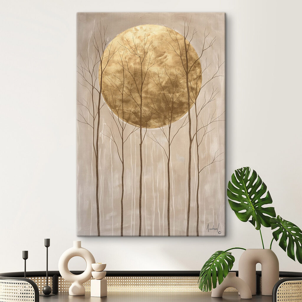 Ramas desnudas y luna en un interior