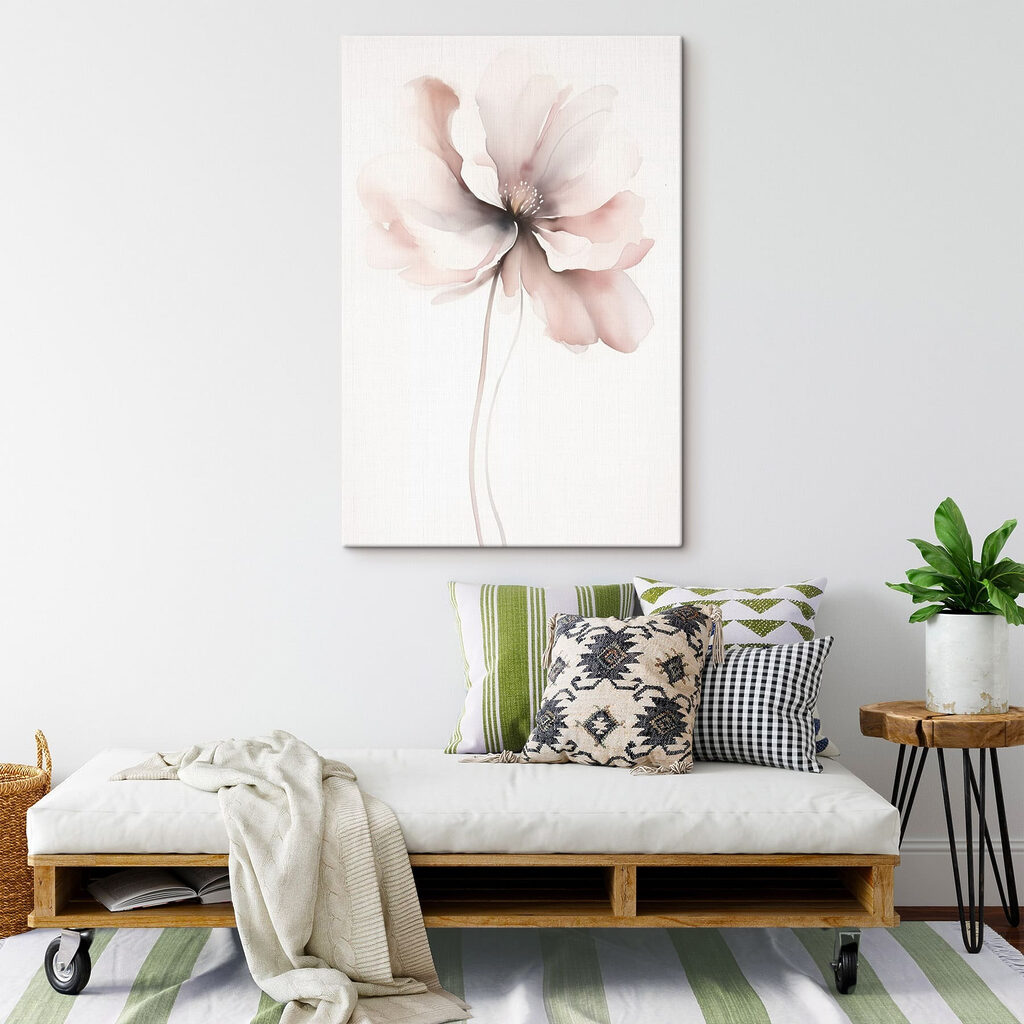 Flor rosa pálida en un interior