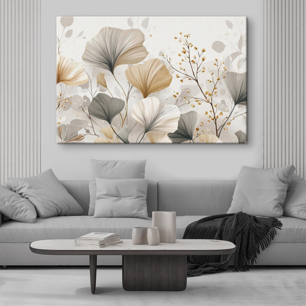 Ginkgo entre ramitas doradas en un interior