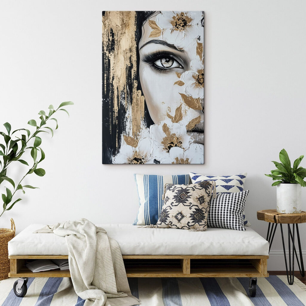 Ojo entre grandes pétalos en un interior