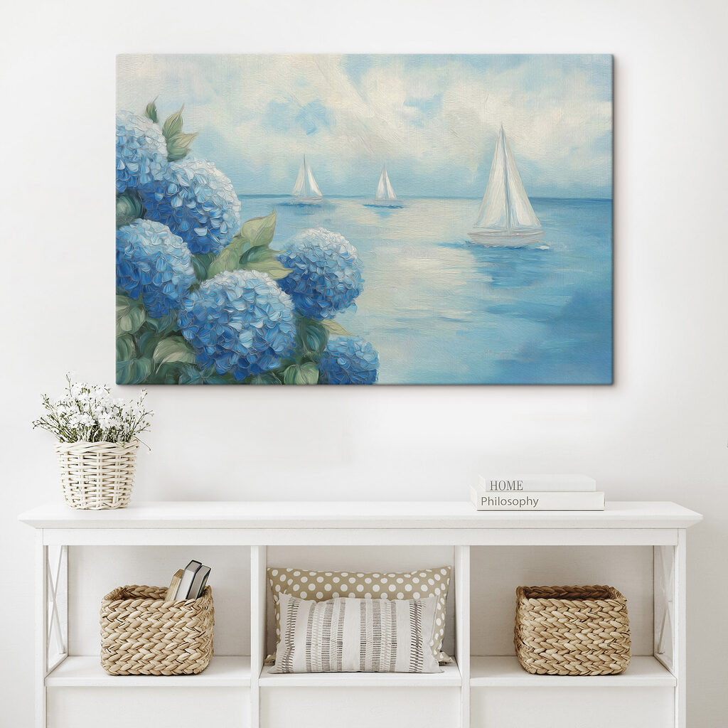 Hortensias azules y veleros en un interior