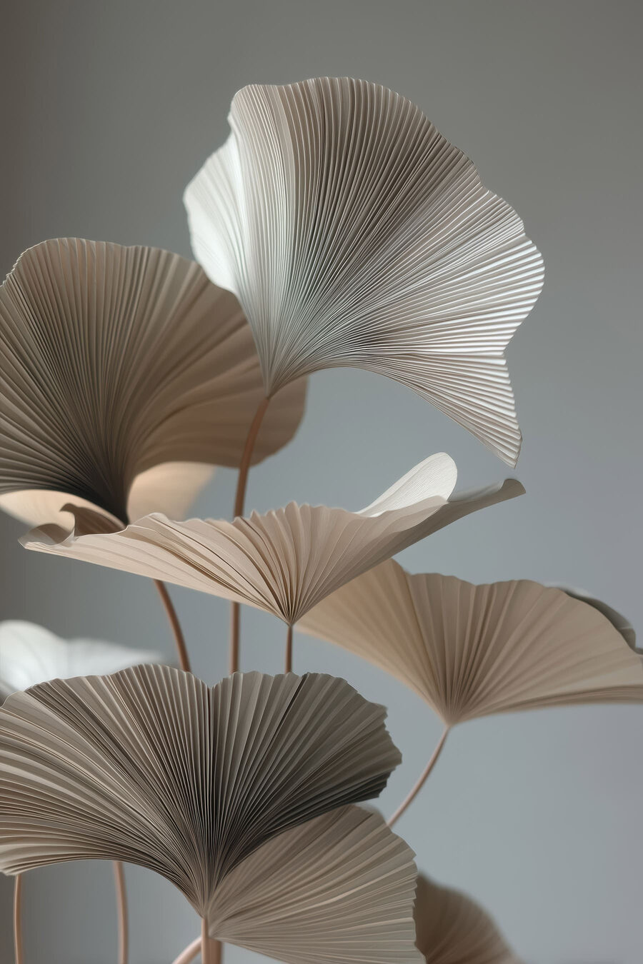Ginkgos marrones sobre gris — diseño completo