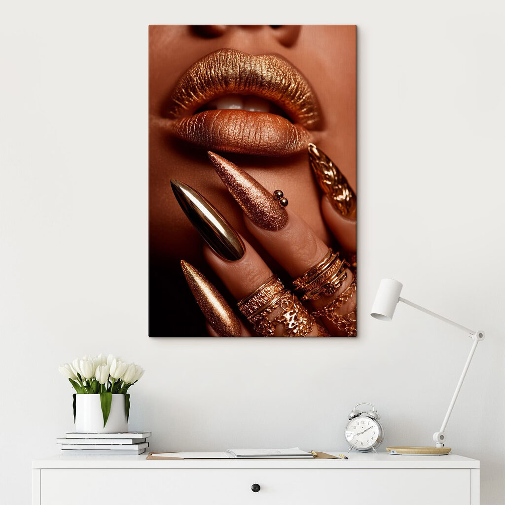 Labios y uñas dorados — interior 1
