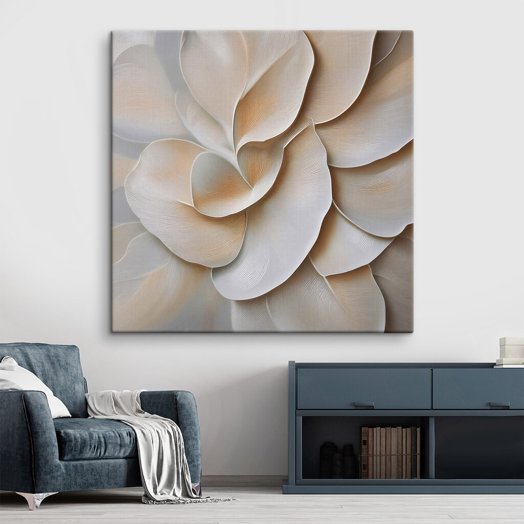 Flores crema en capas en un interior