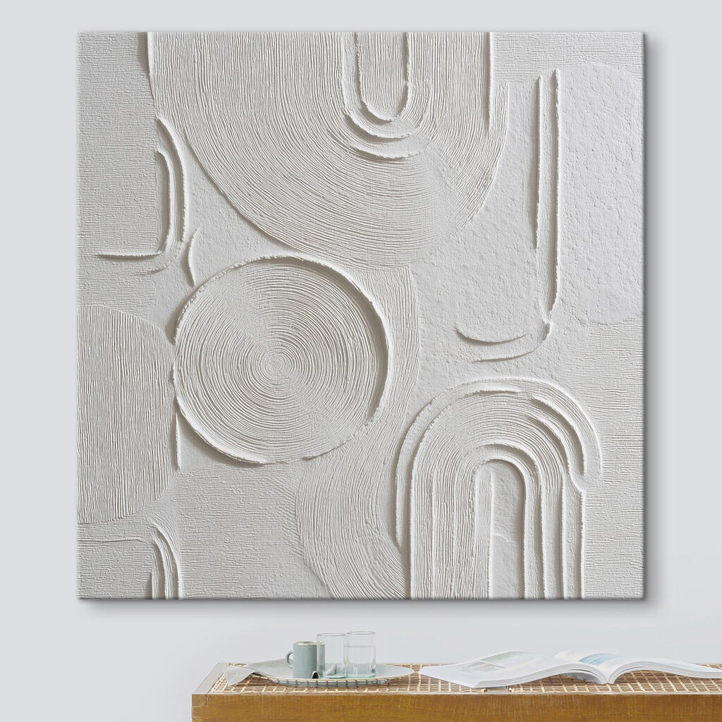 Arcos blancos en relieve — interior 3