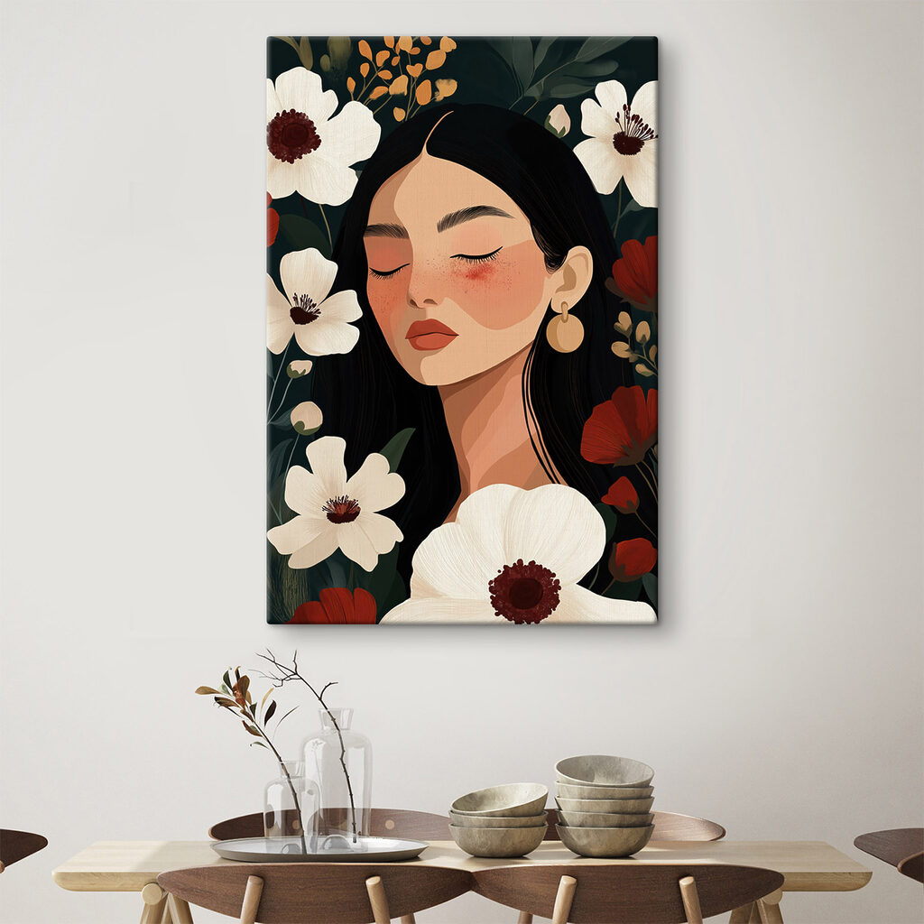 Mujer entre flores crema en un interior