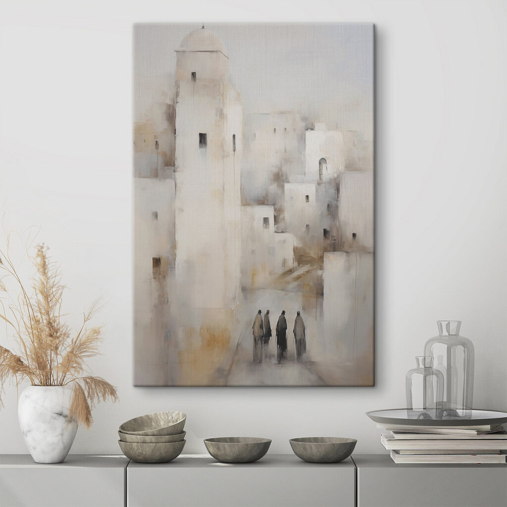 Ciudad blanca con paseantes en un interior