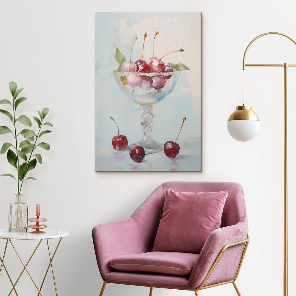 Cerezas en copa en un interior