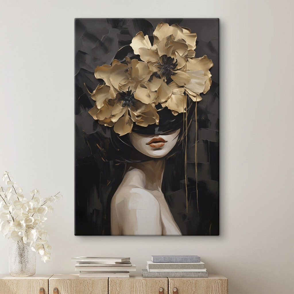Mujer tras flores doradas — interior 2