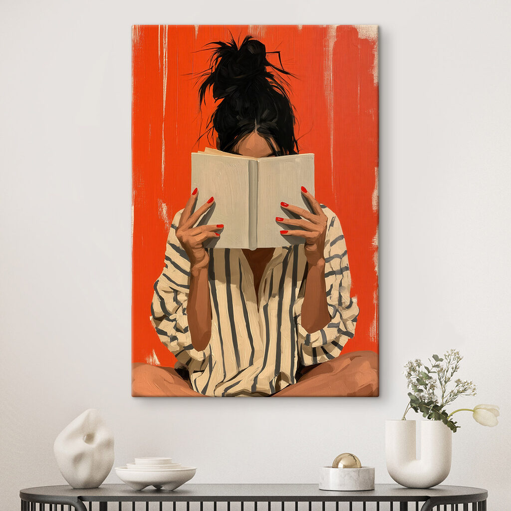 Mujer leyendo sobre naranja — interior 1