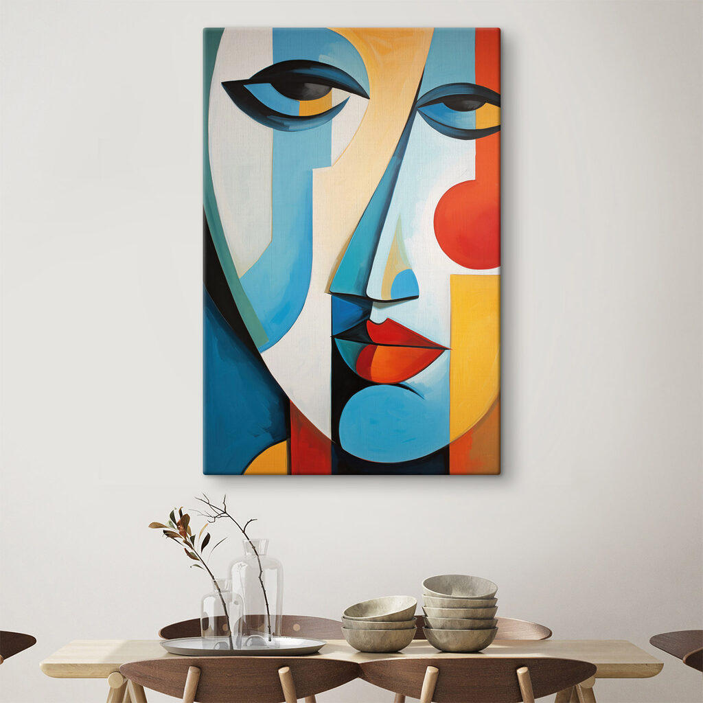 Rostro multicolor en un interior