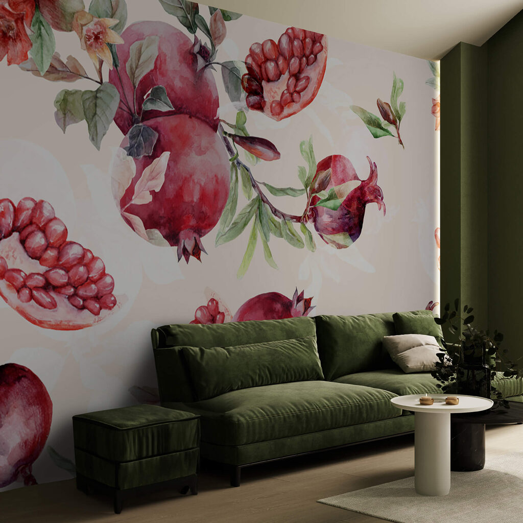 Granadas entre flores en un interior