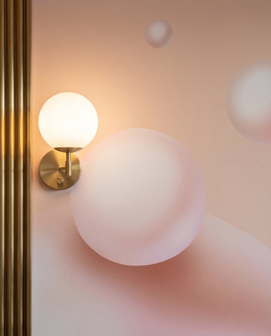 Burbujas brillantes flotando — detalle