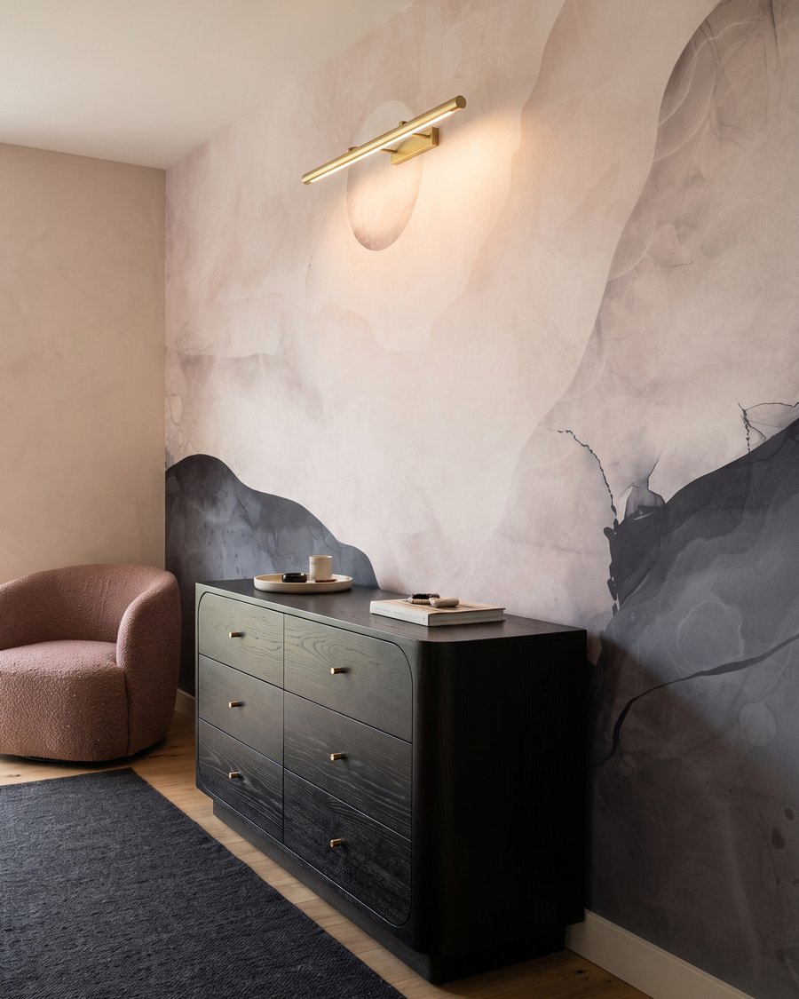 Luna sobre montañas fluidas — interior 4