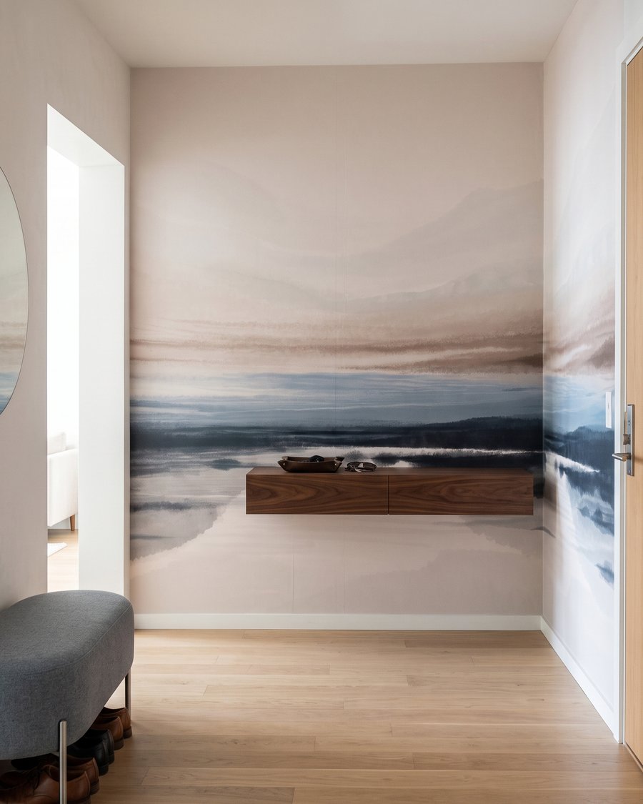 Cielo rosa, aguas azules en un interior