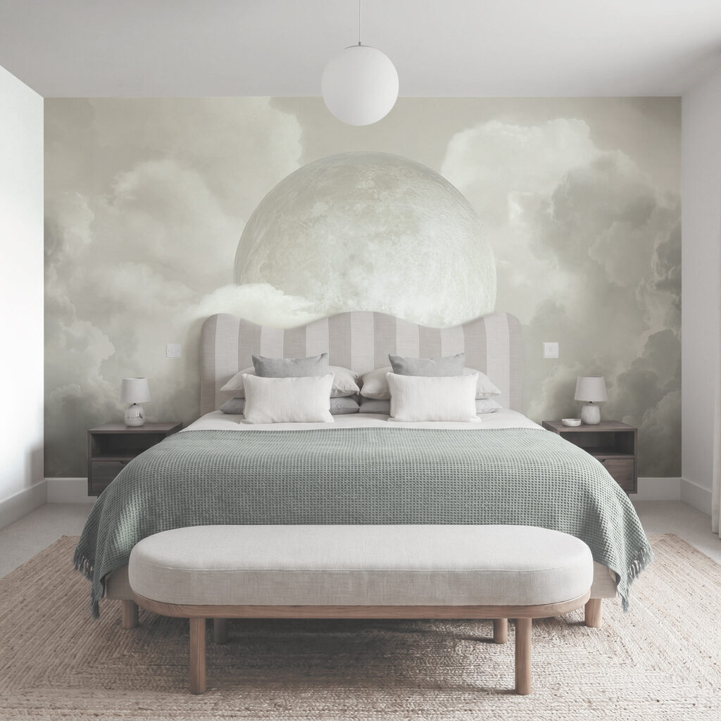 Luna entre nubes densas — interior 1
