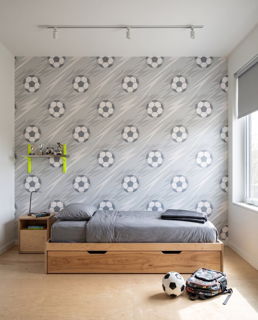 Hora de fútbol en un interior