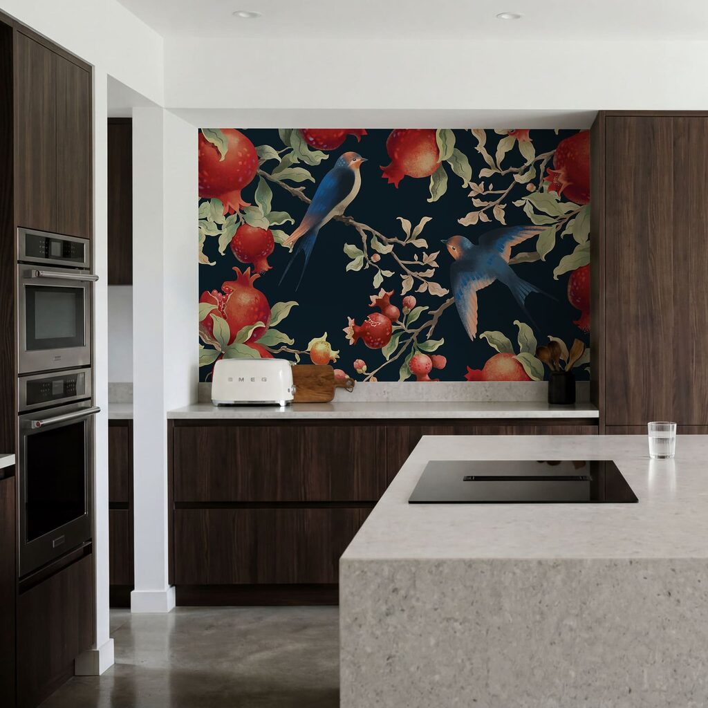 Aves entre granadas rojas — interior 3