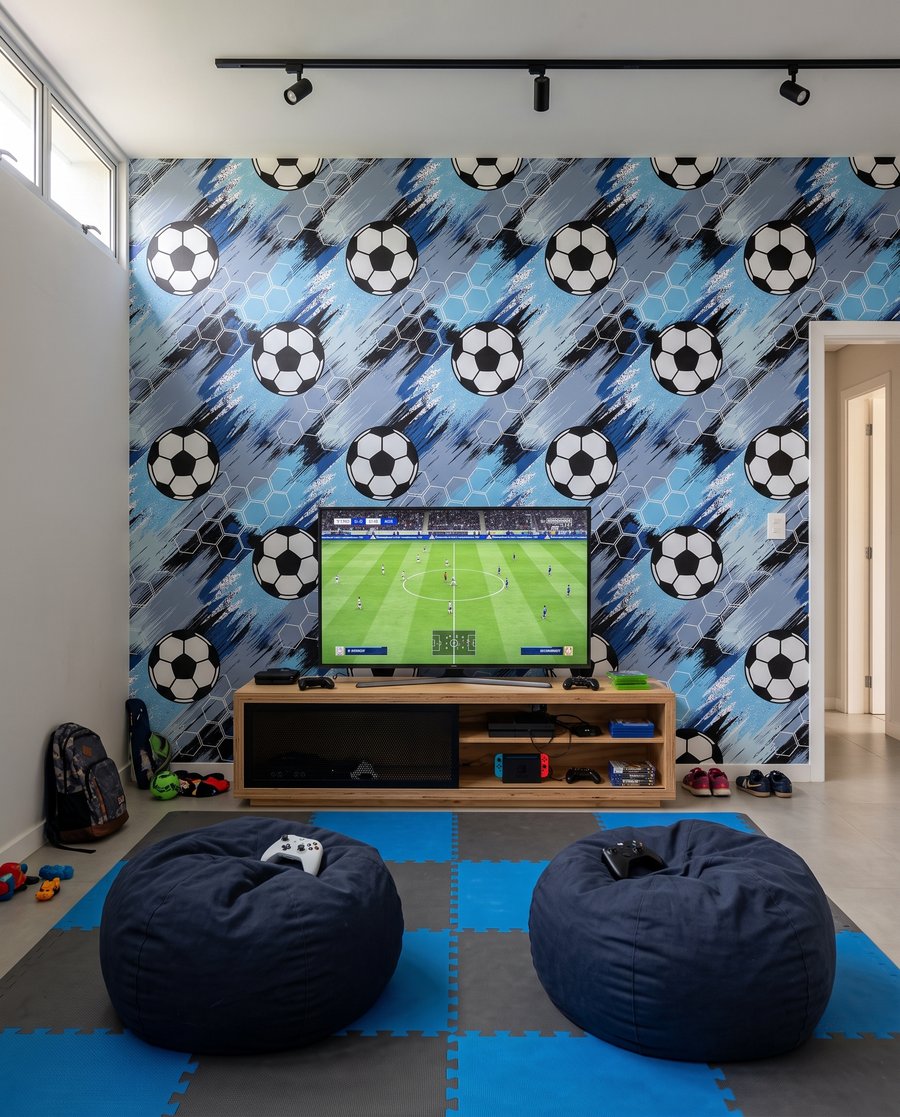 Balones entre trazos diagonales — interior 1