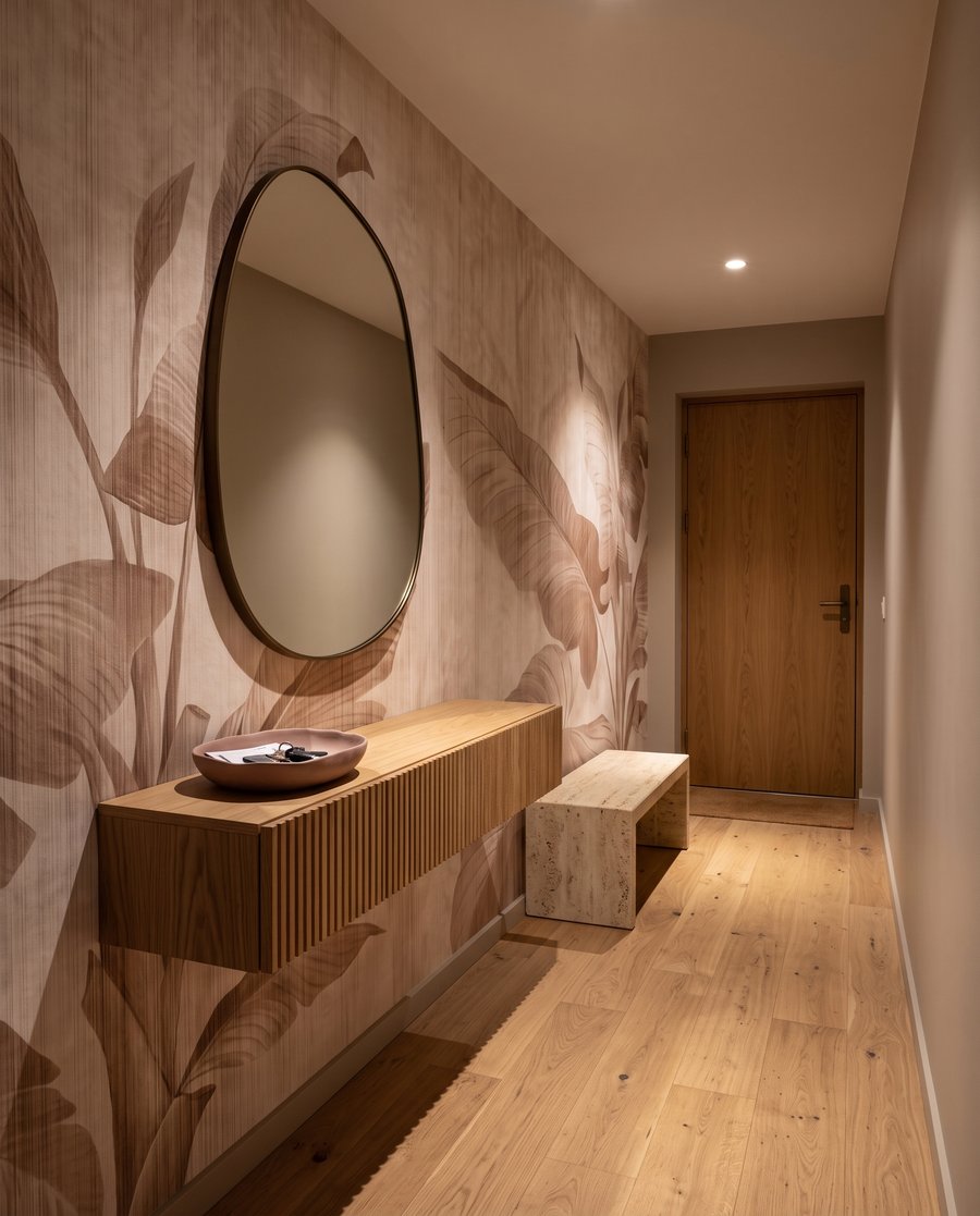 Hojas grandes sobre blanco — interior 4