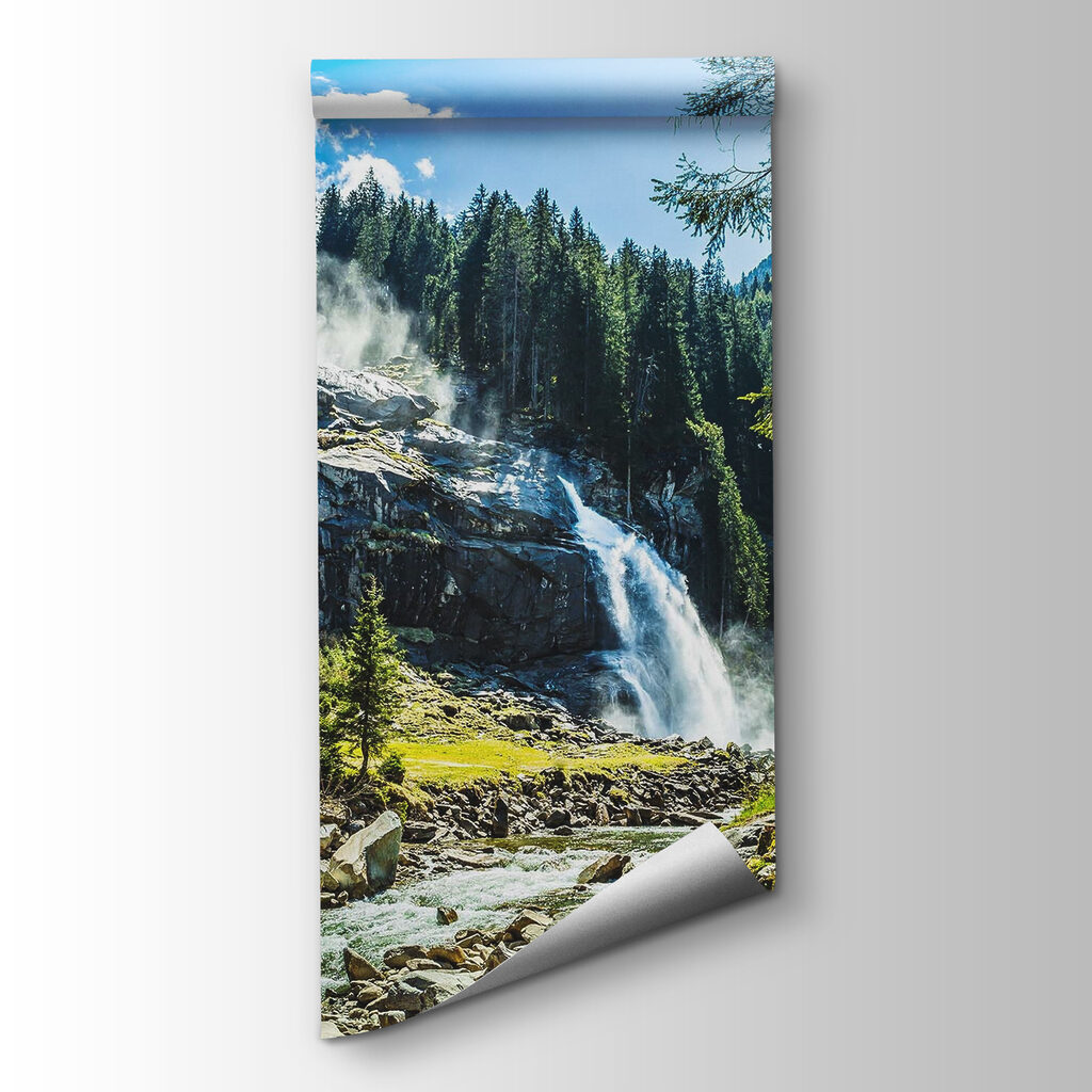 Cascada entre pinos soleados — vista del producto
