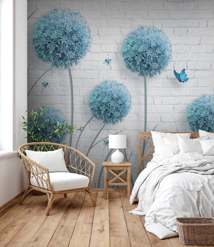 Flores azules sobre ladrillo — interior 2