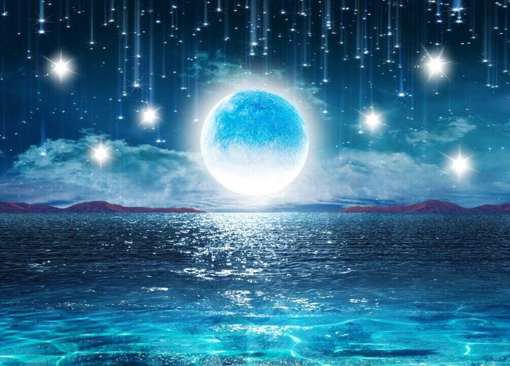 Luna sobre mar azul — diseño completo