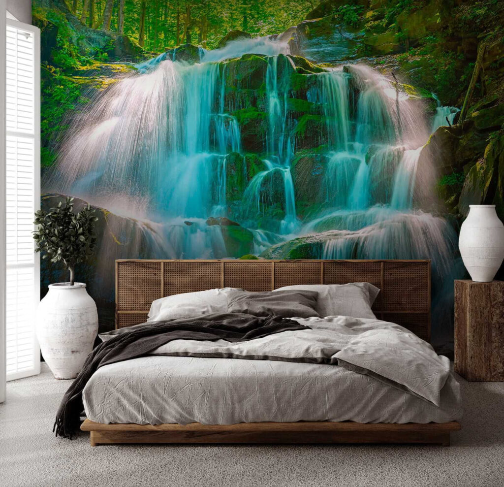 Cascadas sobre rocas musgosas — interior 2