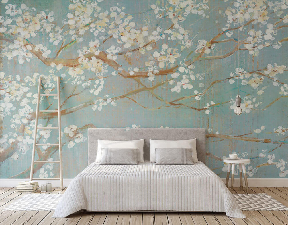 Flores blancas sobre turquesa en un interior