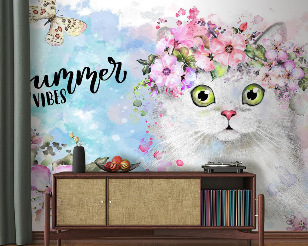 Gato con corona floral en un interior