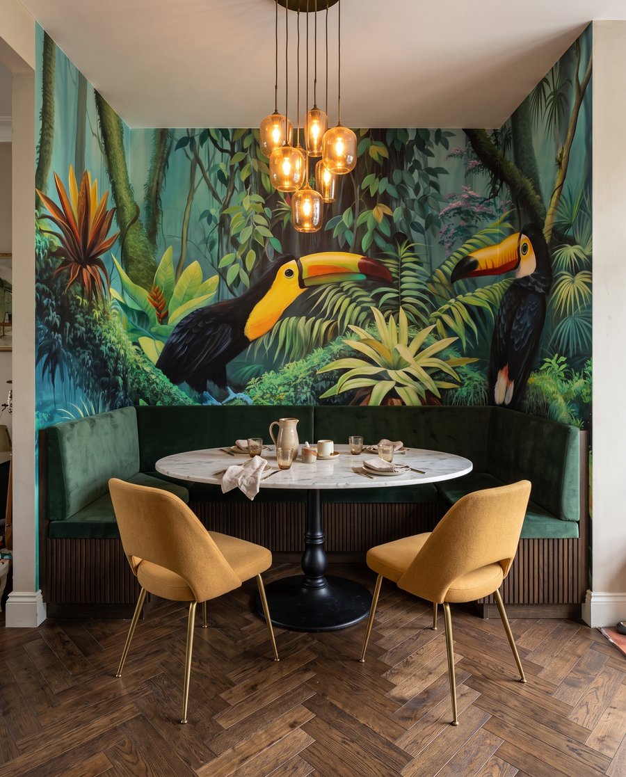 Tucanes junto al agua — interior 6