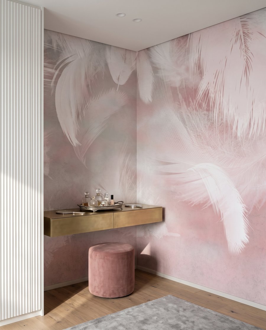 Plumas rosas que caen en un interior