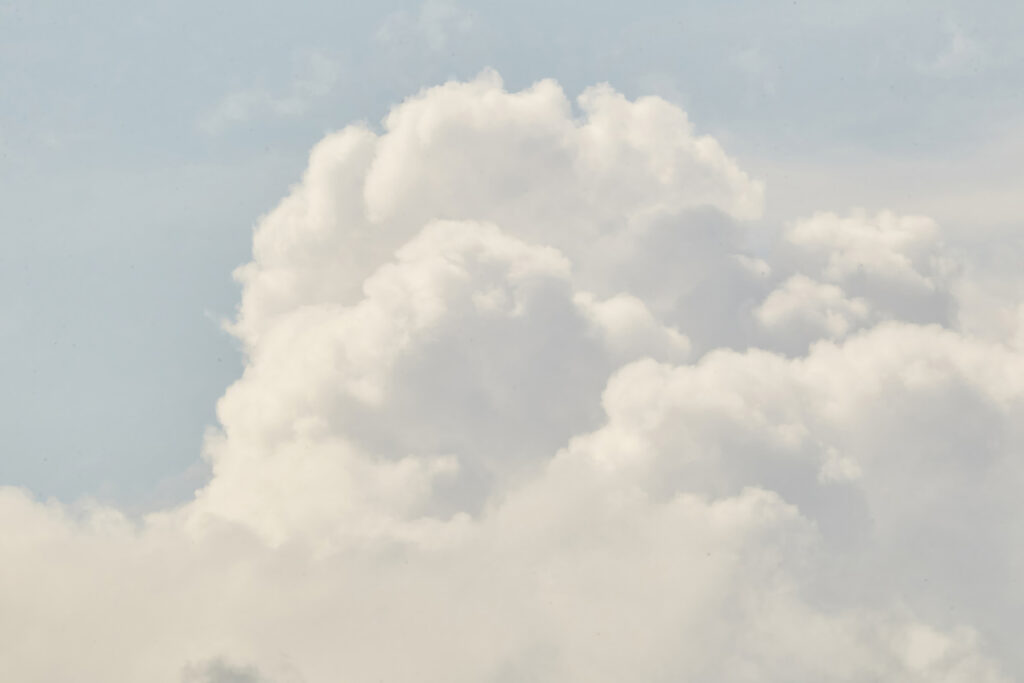 Nubes al sol — diseño completo