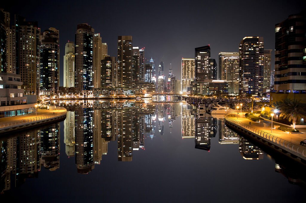 Luces junto al agua — diseño completo