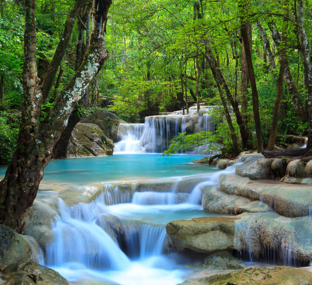 Arroyo turquesa en cascada — diseño completo