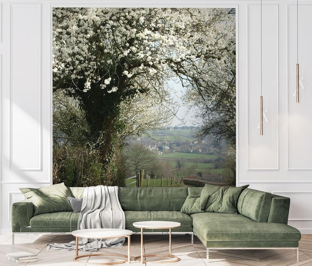 Camino bajo flores blancas — interior 2