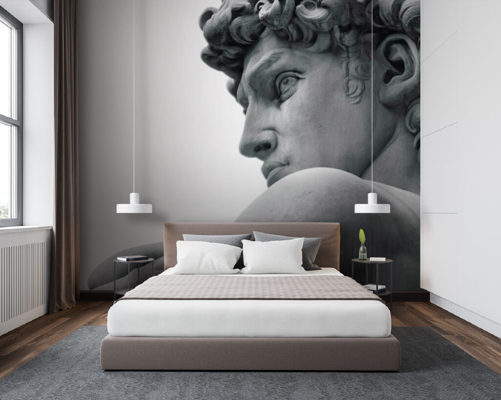 Escultura que mira atrás en un interior