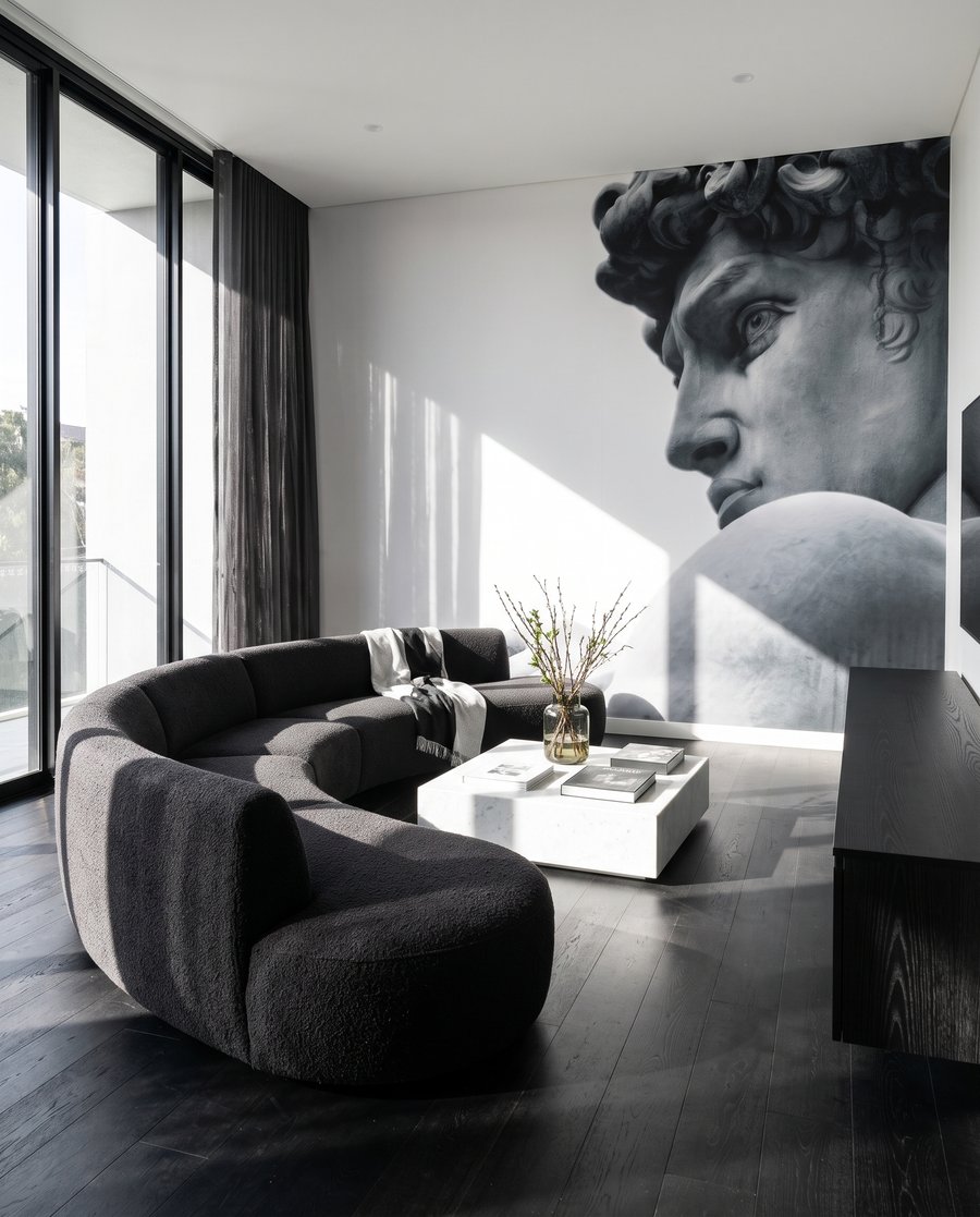 Escultura que mira atrás en un interior