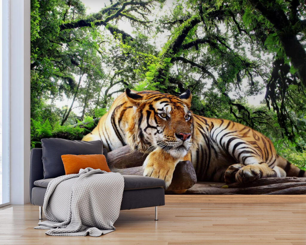 Tigre descansa entre ramas — interior 2
