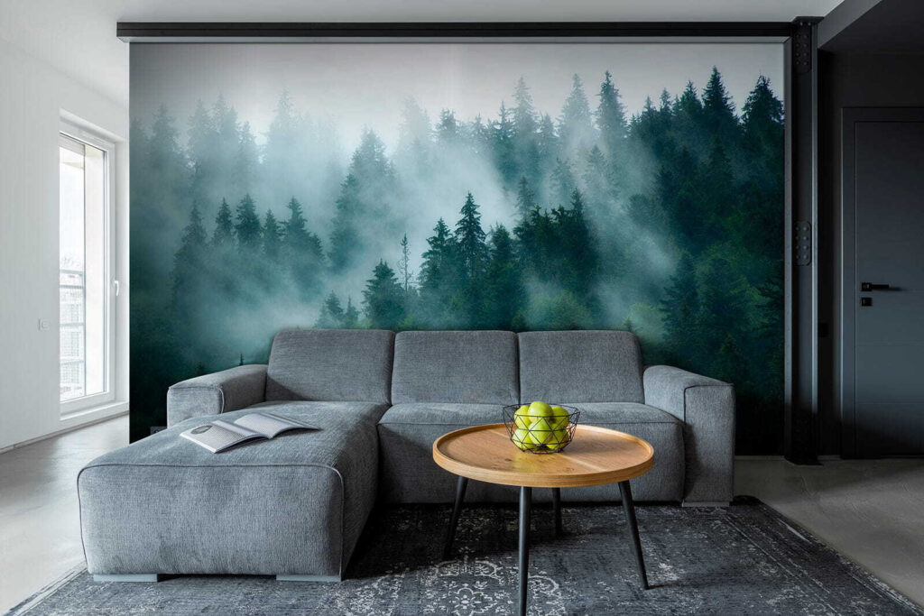 Niebla entre abetos oscuros en un interior